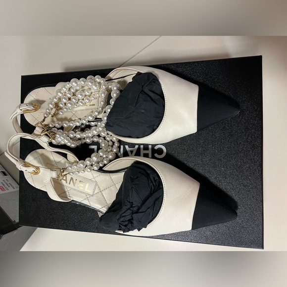 🌸RARE🌸 AUTHENTIC CHANEL PEARL SLINGBACK SIZE 36C gently used condition!! - Picture 3 of 12